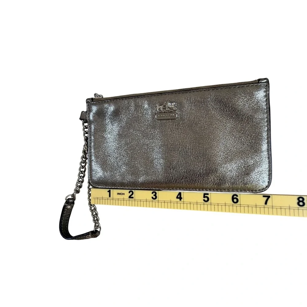 Vintage Coach Metallic Pewter Leather‎ Chain Wristlet Pouch Silver Logo